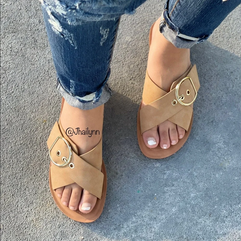 Nude/Natural criss cross sandal - Picture 5 of 7